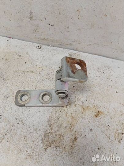 Петля двери передней левой верхняя