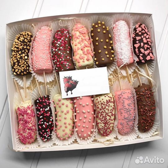 Клубника в шоколаде с цветами