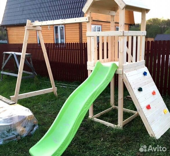 Детская площадка со скалодромом