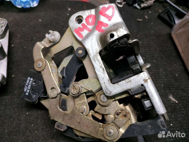 Замок передний правый Mercedes 140 S class