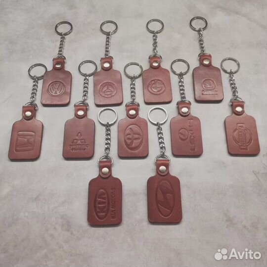 Брелок-оберег с логотипом авто. Новый. Кожа