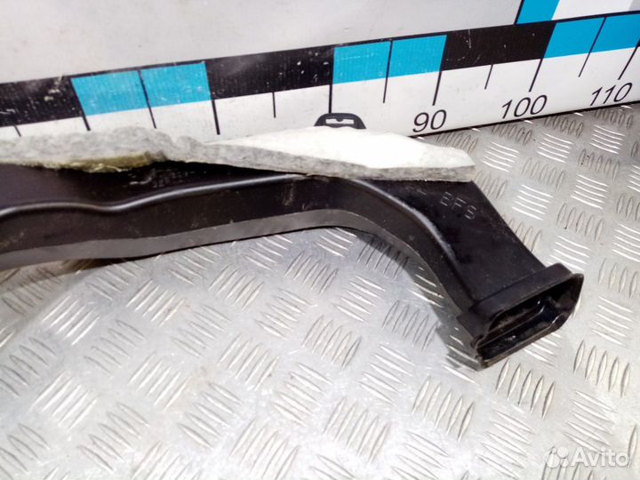 Б/У Воздуховод отопителя в торпедо правый#001