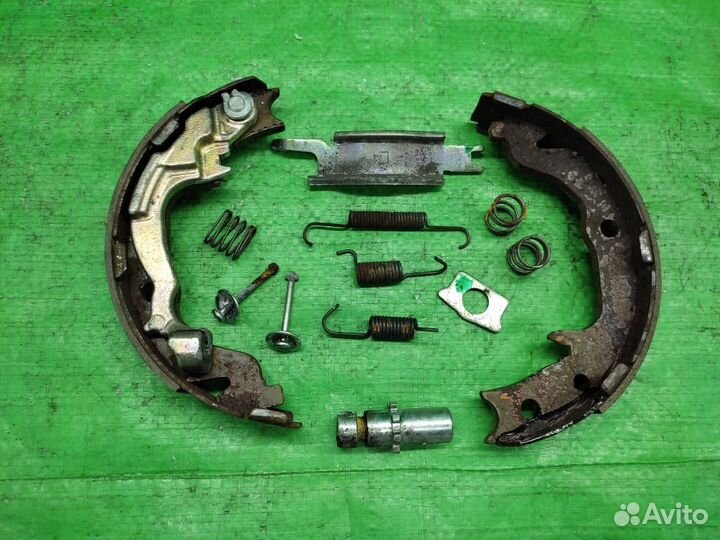 Колодки ручного тормоза Dodge Caliber/Jeep Compass