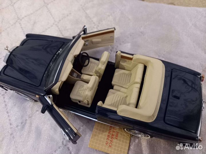 Моделька rolls royce 1993 г. 1/24