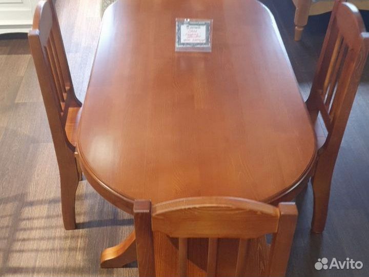 Стол и стулья