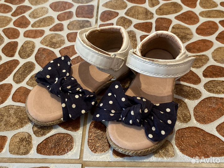 Босоножки 22