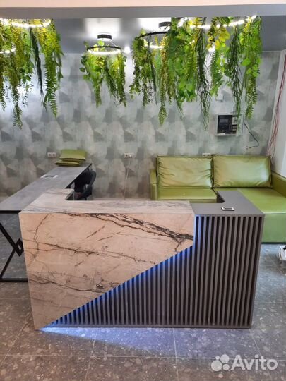 Стойка ресепшн