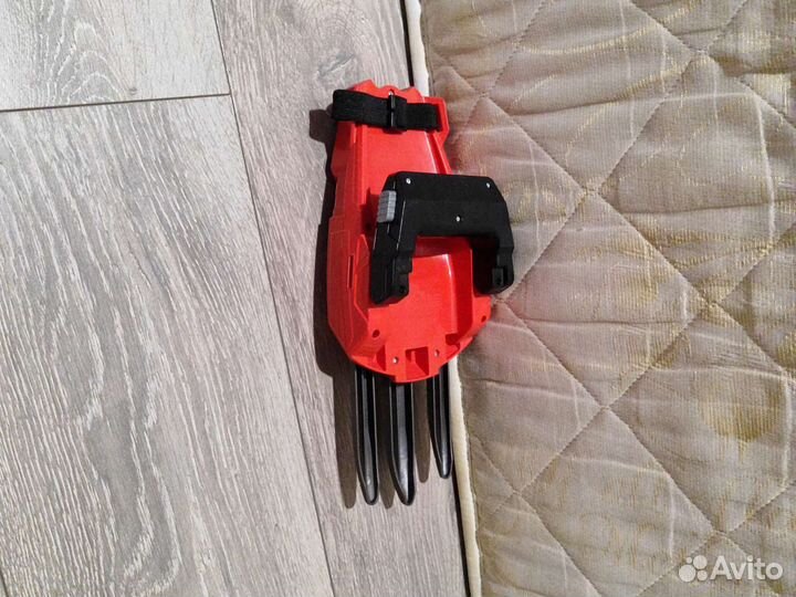 Детская игрушка коготь