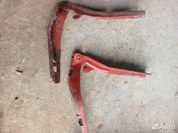 Петли капота Peugeot 206 правая и левая