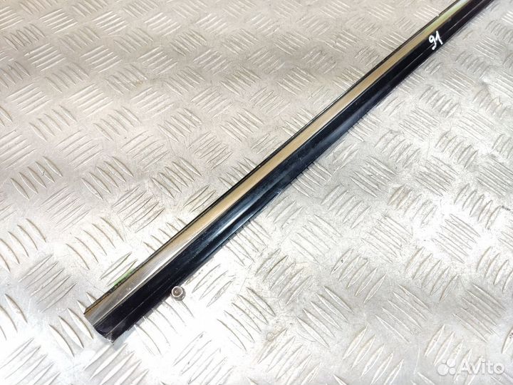 Молдинг стекла двери правой передней Kia Clarus 19