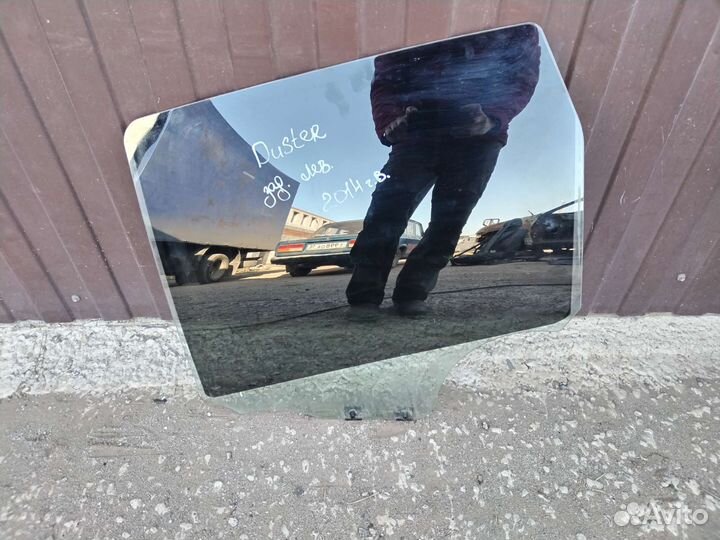 Стекло задней левой двери Renault Duster 1