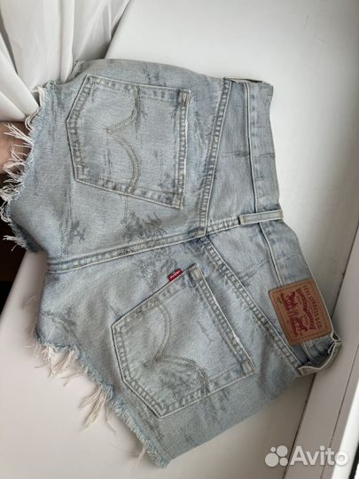 Джинсовые шорты levis 26