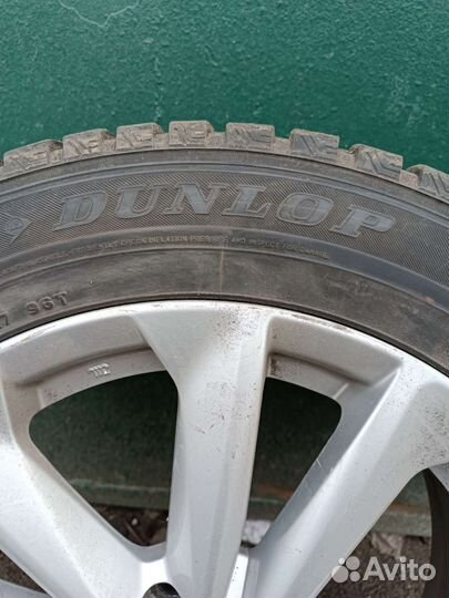 Dunlop SP Winter Ice 01 215/60 R17