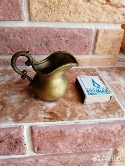 Кувшинчик бронзовый