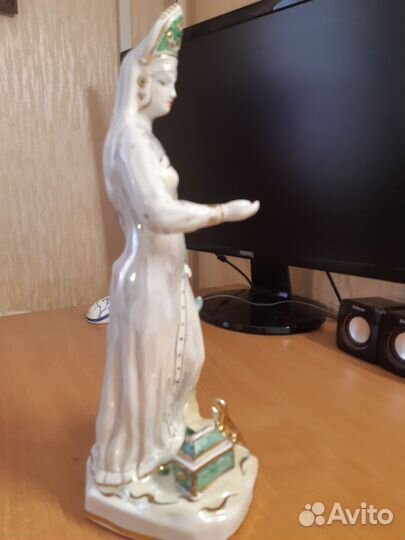 Статуэтка фарфор 