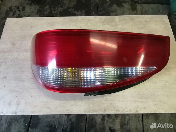 Фонарь задний правый киа Кларус