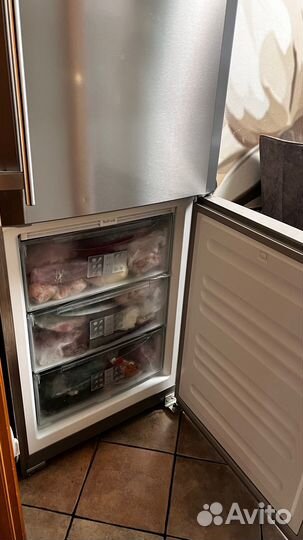 Холодильник Liebherr CBNes 3956 Premium BioFresh