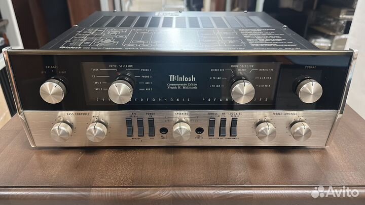 Предварительный усилитель McIntosh C22