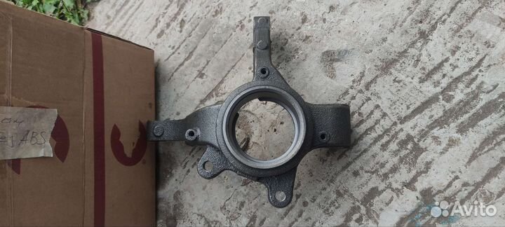 Кулак поворотный левый, Логан