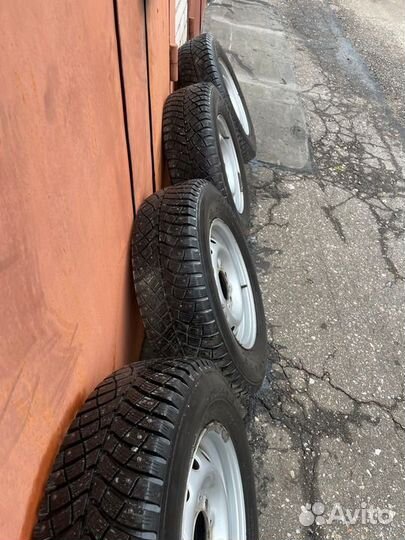Комплект зимних шипованных колёс Нива Шевроле