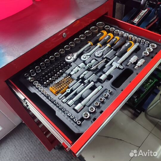 Тележка инструментальная 216 предметов