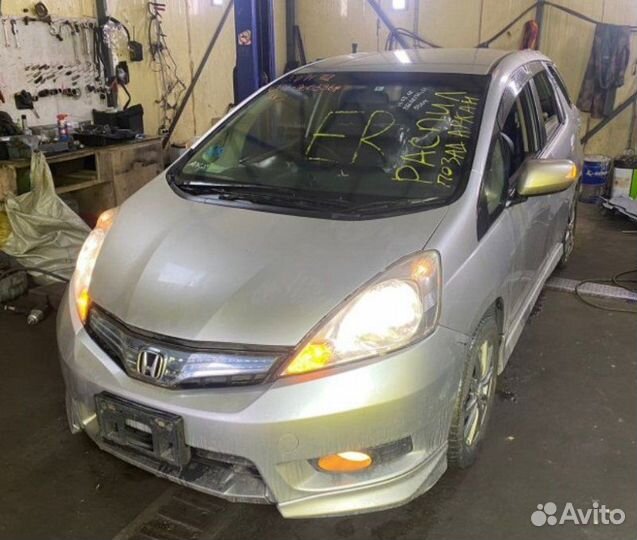 Уголок крыла передний левый Honda Fit Shuttle