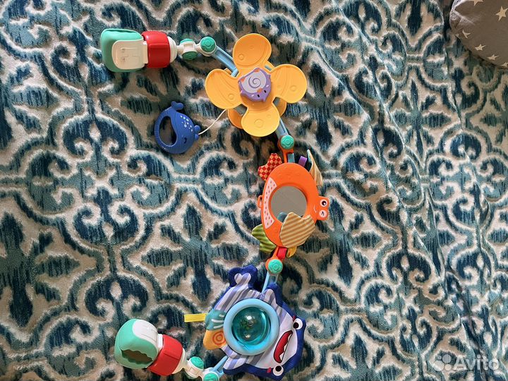 Дуга с игрушками