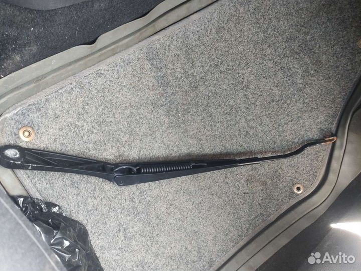 Поводок дворника водителя vw polo sedan