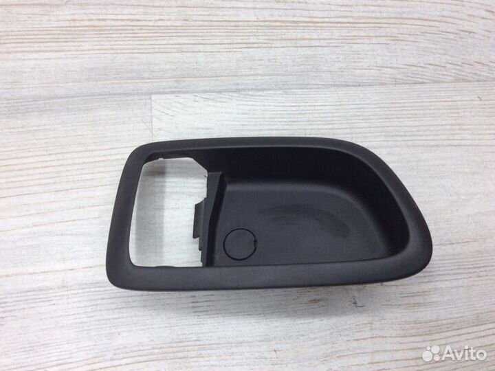 Накладка ручки внутренней задняя правая Mazda 3 BK