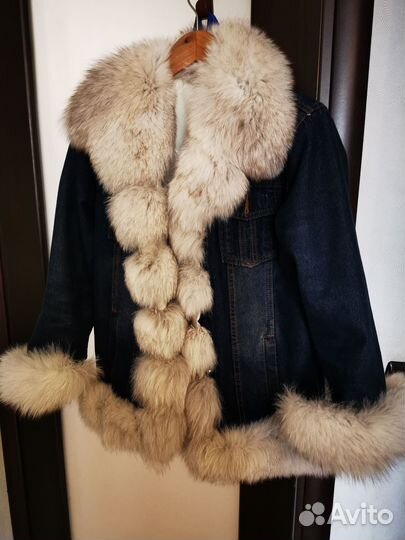 Джинсовая куртка с песцом