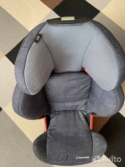 Автокресло (15-36 кг) Maxi-Cosi