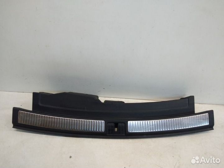 Накладка замка багажника Volkswagen Touareg 3