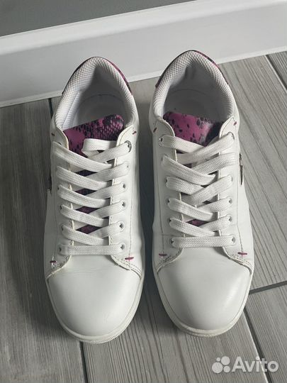 Кроссовки женские