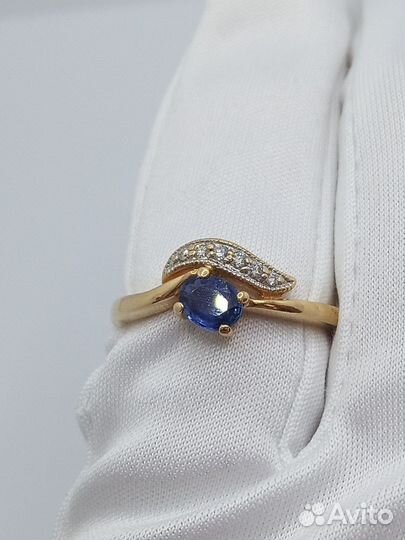 Золотое кольцо с камнем 17р