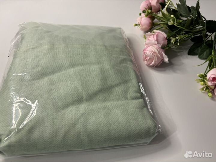 Простынь на резинке 160 200 зеленая новая