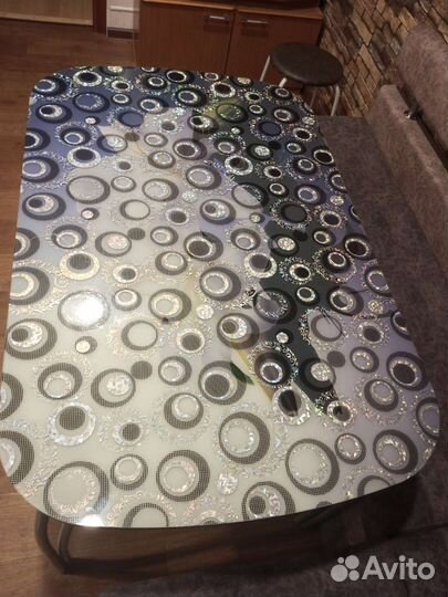 Кухонный стол стеклянный