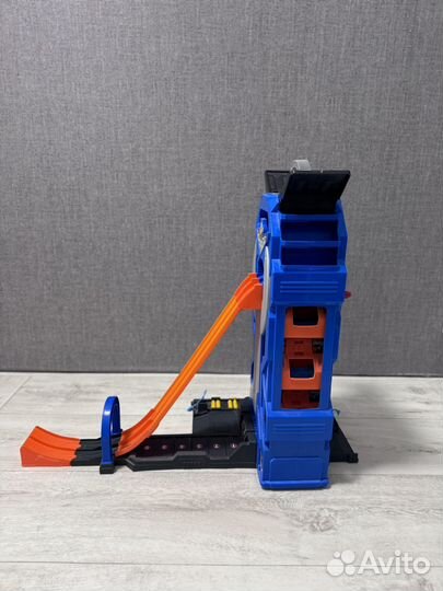 Hot wheels мега гараж