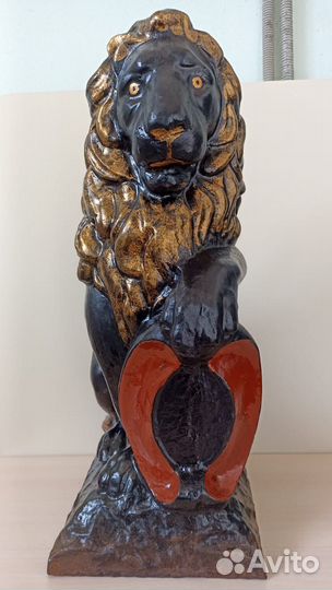 Статуэтка лев