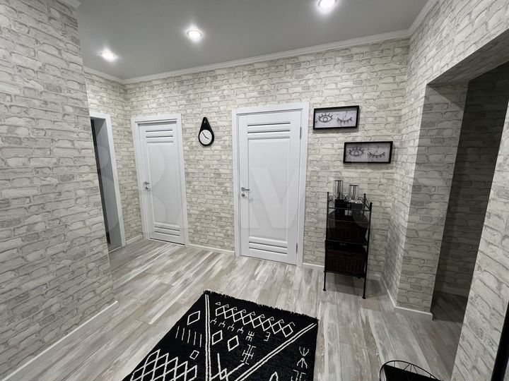 3-к. квартира, 81,1 м², 1/2 эт.