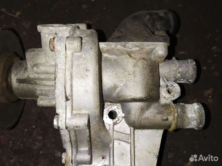 Помпа Volkswagen Passat b3 1.8