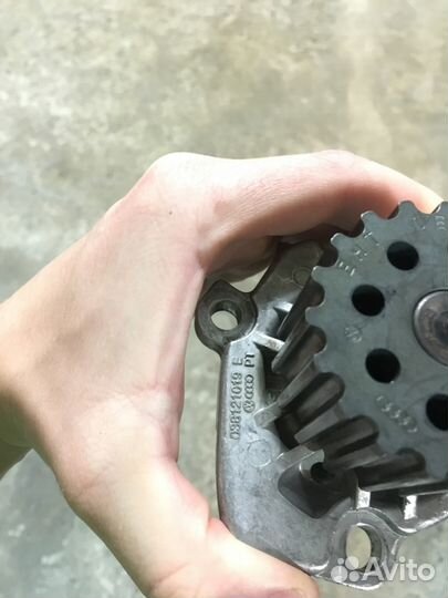 Тигуан Насос системы охлаждения(помпа) 03L121031