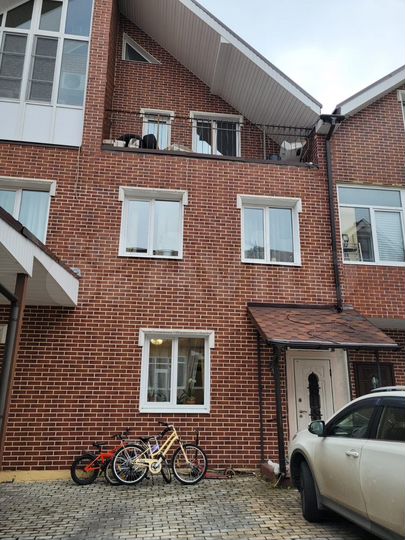 Таунхаус 171,4 м² на участке 1,8 сот.