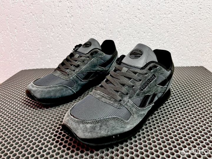 Кроссовки Reebok долговечные