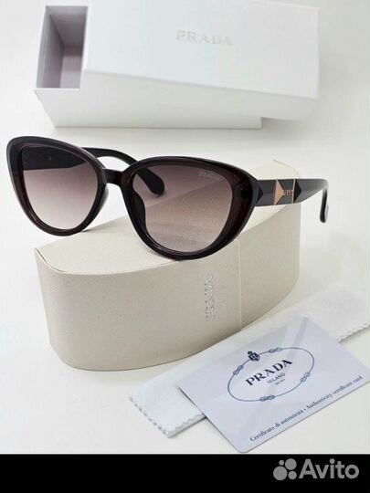 Солнцезащитные очки женские prada