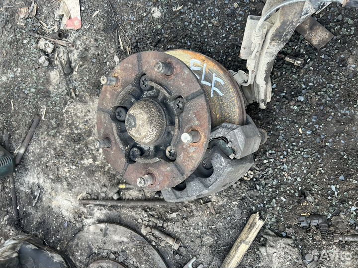 Isuzu elf поворотный кулак с ступицей в сборе