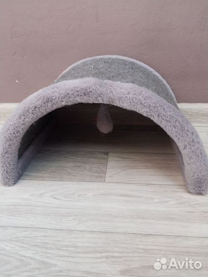 Игрушки и кормушка для кошек