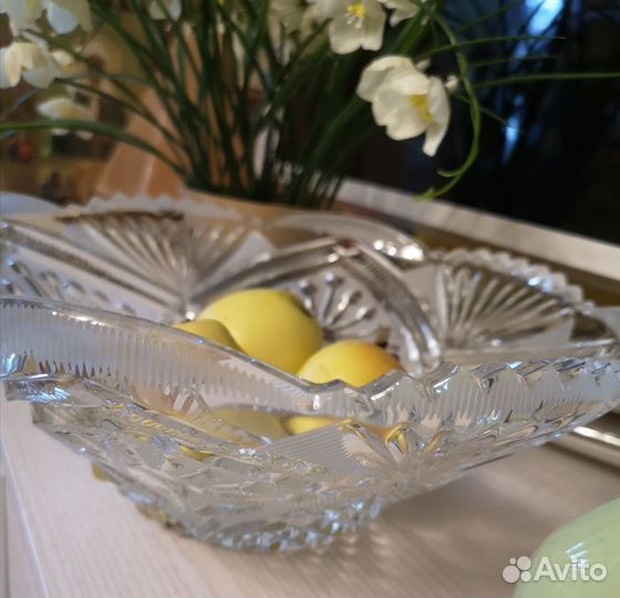 Хрустальная ваза под фрукты