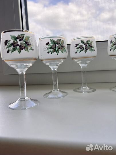 Набор рюмок на ножке