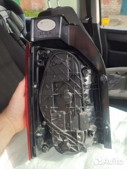 Фонарь задний правый на volkswagen T6