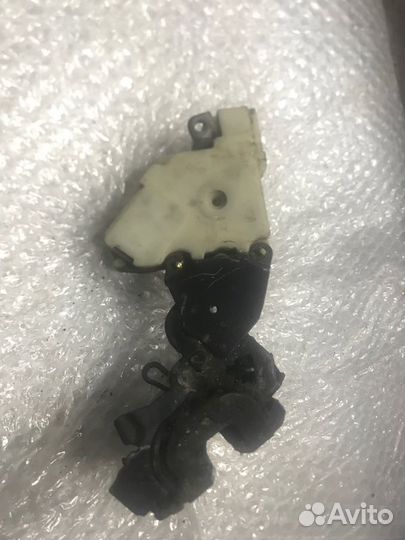 Замок двери задний левый Nissan Almera N15 CG10DE